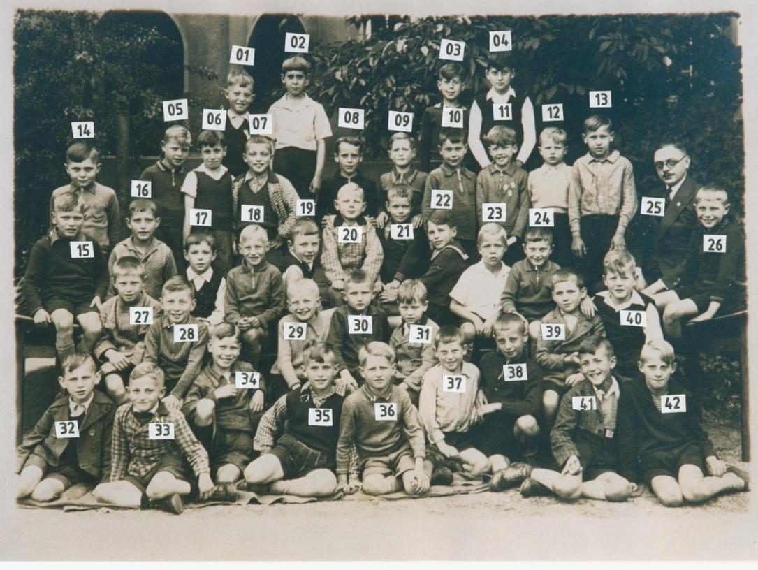 1084b Volksschule  Anrath Jahrgang 1929-30