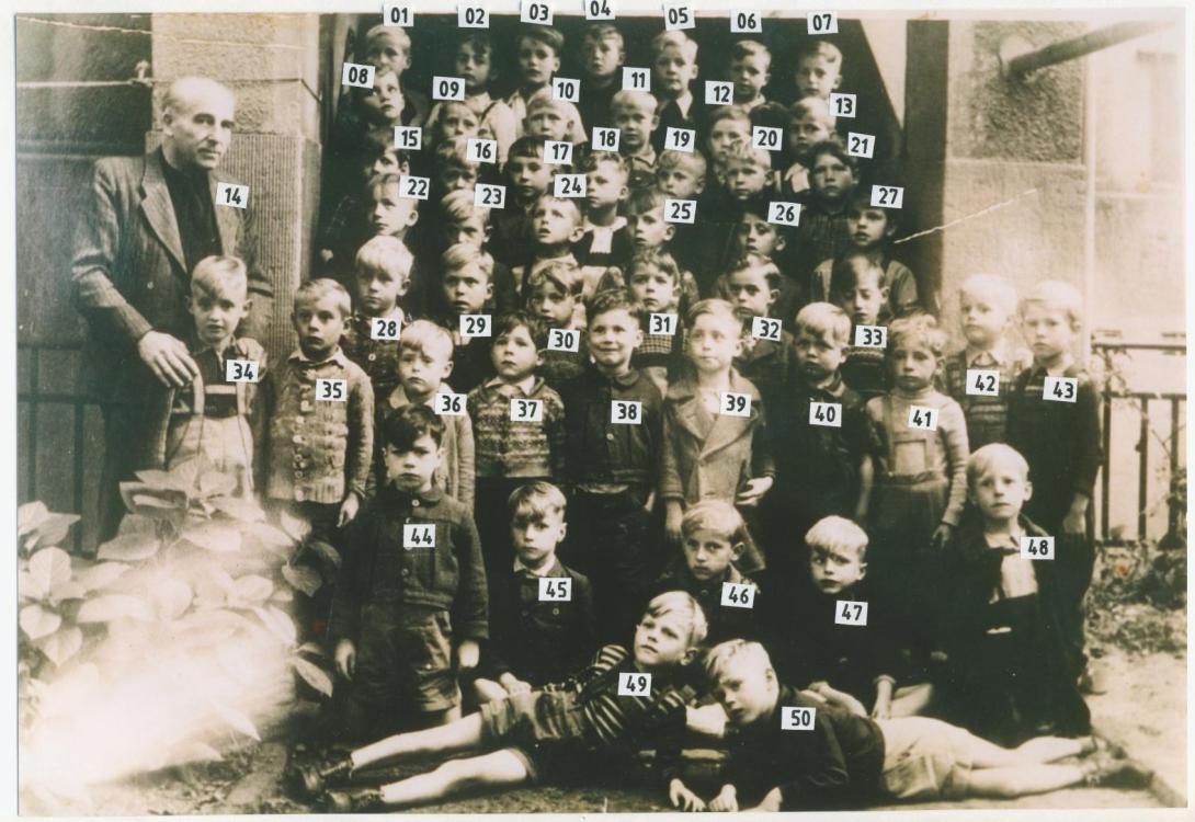 1167b Volksschule  Anrath Jahrgang 1941-42