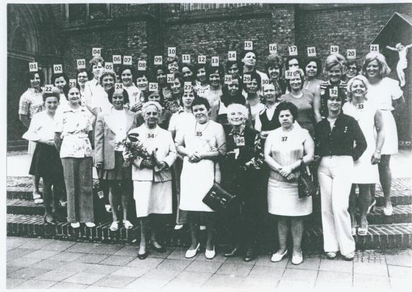 2063b Volksschule Anrath Jahrgang 1937-38      Klassentreffen